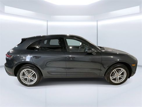 Used 2025 Porsche Macan image 8