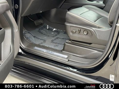 Used 2024 GMC Yukon SLT w/ SLT Premium Package AWD/4WD image 25
