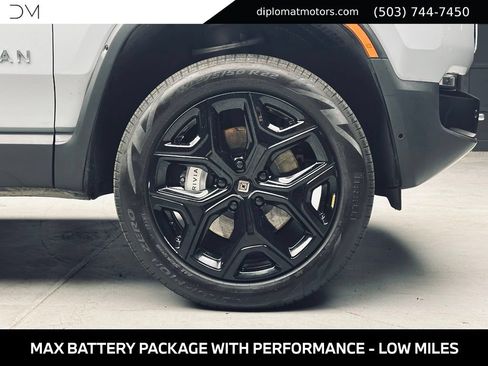 Used 2024 Rivian R1S Adventure Dual AWD/4WD image 43