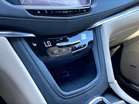 Used 2018 Cadillac XT5 Luxury w/ Driver Awareness Package image 33