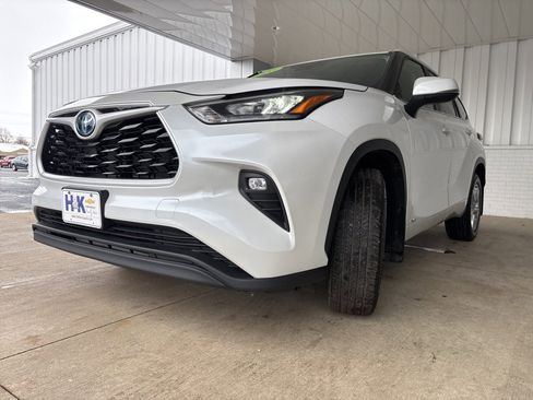 Used 2024 Toyota Highlander LE image 41