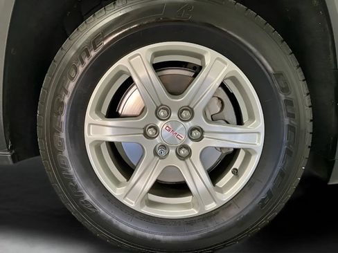 Used 2017 GMC Acadia SLE w/ LPO, Cargo Package FWD image 28