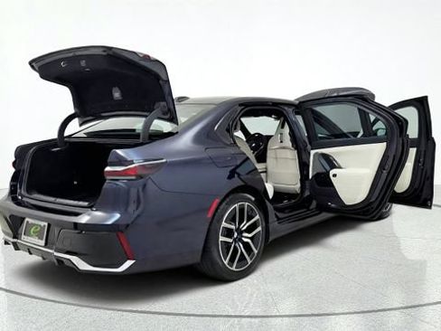 Used 2025 BMW i7 xDrive60 AWD/4WD image 19