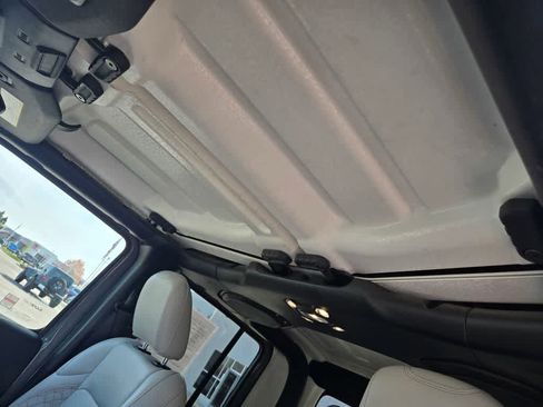 Used 2023 Jeep Gladiator Overland AWD/4WD image 13