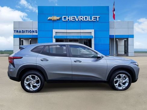 New 2026 Chevrolet Trax LS w/ LS Convenience Package FWD image 10