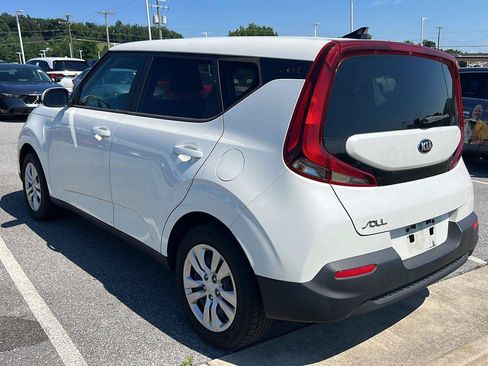 Used 2020 Kia Soul LX FWD image 3