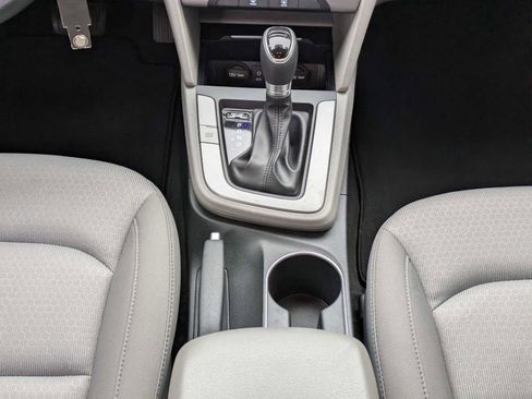 Used 2017 Hyundai Elantra SE image 18
