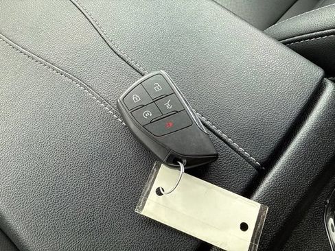Used 2025 Chevrolet Traverse LT AWD/4WD image 19