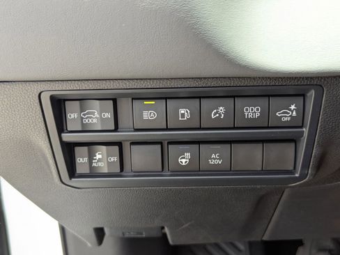 Used 2026 Toyota Sequoia Capstone AWD/4WD image 41
