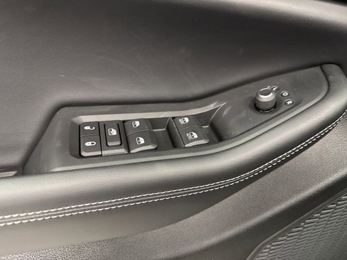 Used 2025 Jeep Grand Cherokee Laredo X image 16