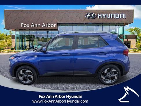 Certified 2023 Hyundai Venue Limited FWD image 2