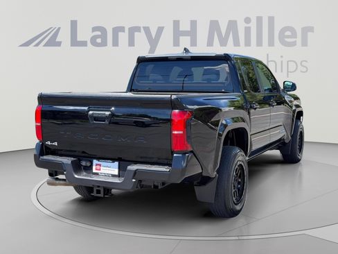 Used 2024 Toyota Tacoma SR5 AWD/4WD image 5