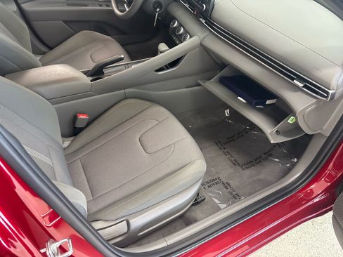 Used 2024 Hyundai Elantra SE FWD image 16