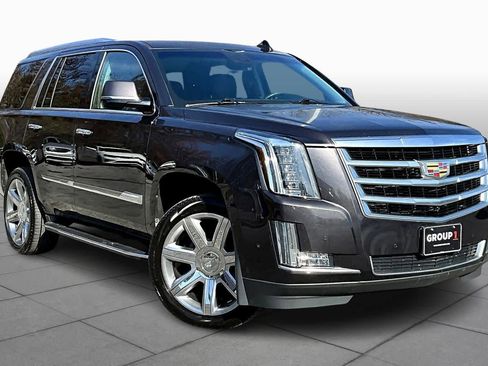 Used 2018 Cadillac Escalade Luxury image 2