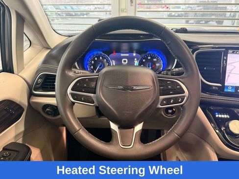 Used 2023 Chrysler Pacifica Limited image 27