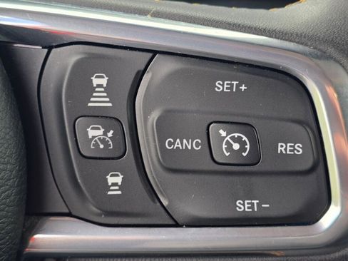 Used 2024 Jeep Wrangler Unlimited Sahara image 32