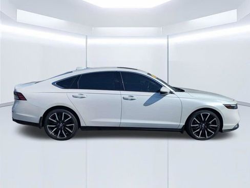 Used 2023 Honda Accord Touring image 2