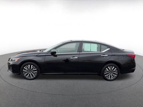 Used 2025 Nissan Altima 2.5 SV image 9