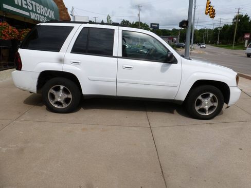 Used 2009 Chevrolet TrailBlazer LT w/ Skid Plate Package AWD/4WD image 5
