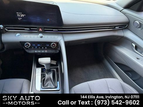 Used 2024 Hyundai Elantra SEL FWD image 11
