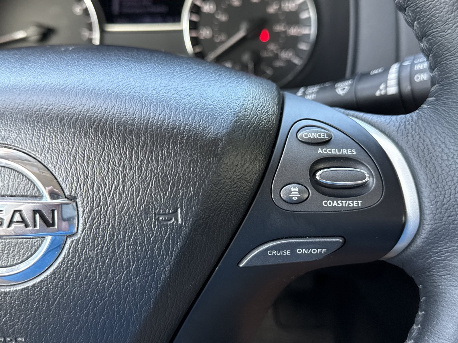 Used 2019 Nissan Pathfinder SL FWD image 23