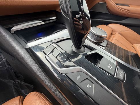Used 2018 BMW 530e xDrive AWD/4WD image 26