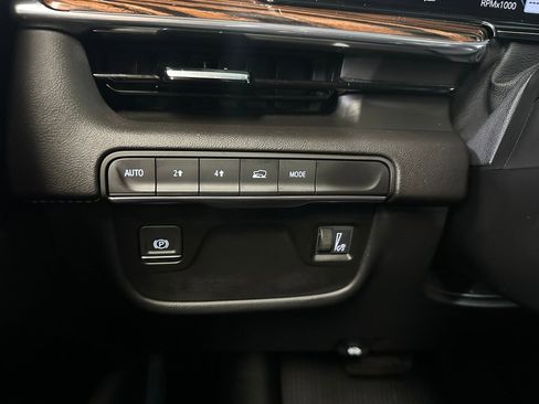 Certified 2024 Cadillac Escalade Premium Luxury image 16