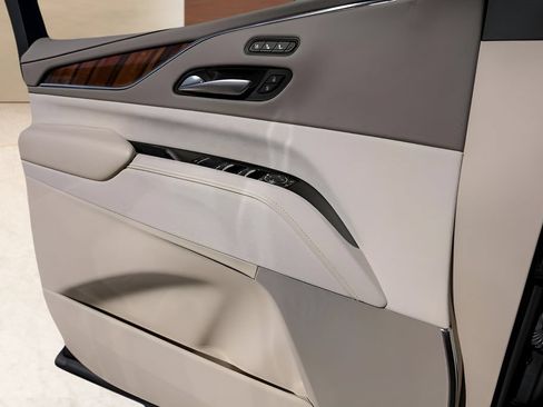 Used 2024 Cadillac Escalade Premium Luxury Platinum w/ Heavy-Duty Trailer Package AWD/4WD image 28