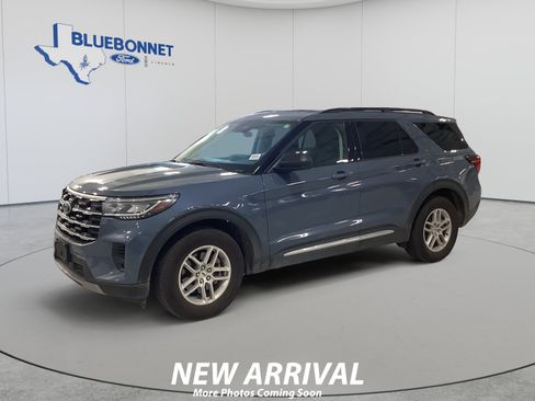 Used 2025 Ford Explorer Active RWD image 1