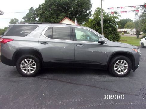 Used 2020 Chevrolet Traverse LT w/ LPO, Black Accent Package AWD/4WD image 4
