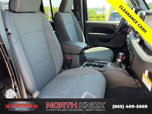 New 2025 Jeep Gladiator Sport image 28