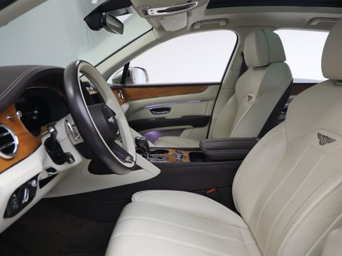 Certified 2021 Bentley Bentayga AWD/4WD image 19