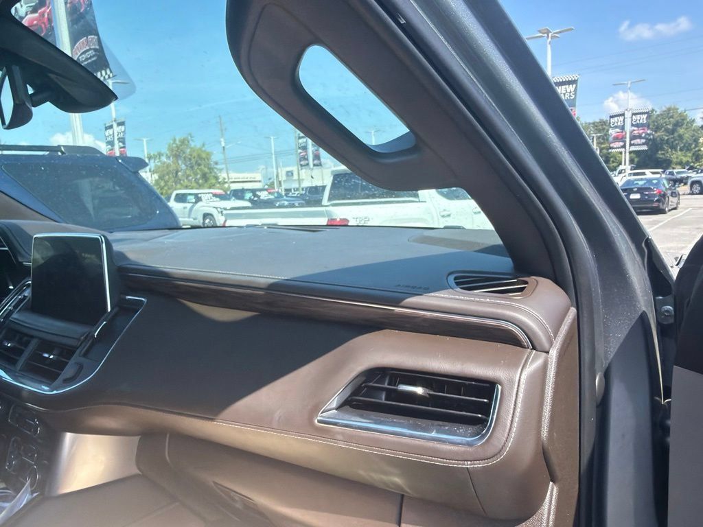 Used 2022 Chevrolet Suburban Z71 w/ Luxury Package AWD/4WD image 6