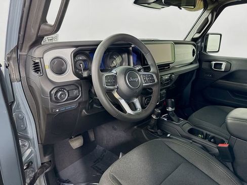 Used 2025 Jeep Wrangler Unlimited Sahara AWD/4WD image 9