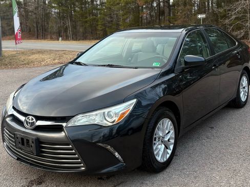 Used 2017 Toyota Camry XLE image 35