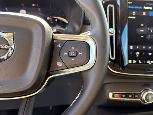 Certified 2024 Volvo XC40 B5 Plus image 27