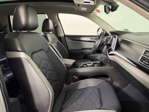 Used 2024 Volkswagen Atlas Peak Edition SE image 32