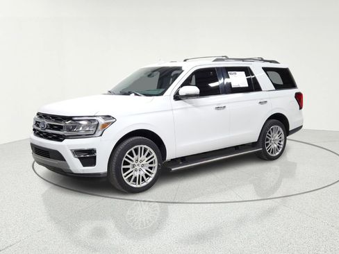 Used 2024 Ford Expedition Limited AWD/4WD image 4