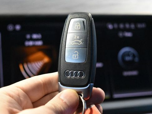 Used 2024 Audi Q4 e-tron Premium image 18