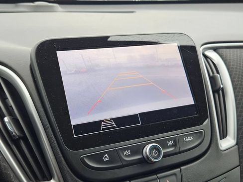 Used 2025 Chevrolet Malibu LS FWD image 21