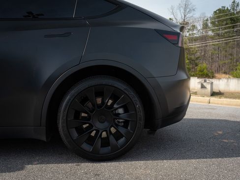 Used 2021 Tesla Model Y Long Range image 6