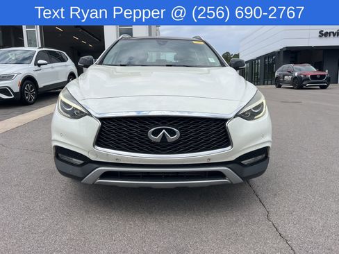 Used 2018 INFINITI QX30 Premium w/ Navigation Package AWD/4WD image 2