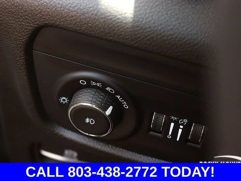 Used 2025 Jeep Grand Cherokee Limited AWD/4WD image 28