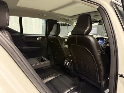 Used 2024 Volvo XC40 B5 Ultimate w/ Protection Package Premier image 27