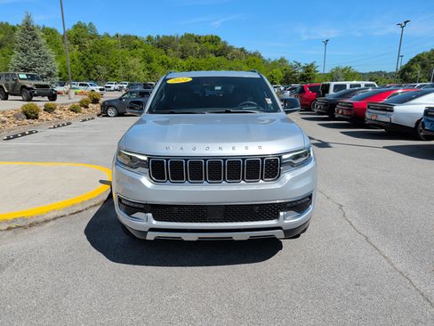 Used 2024 Jeep Wagoneer Series III AWD/4WD image 3