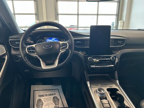 Used 2023 Ford Explorer Limited w/ Limited Technology Package AWD/4WD image 19