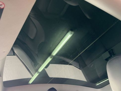 Used 2022 Tesla Model Y Long Range image 16