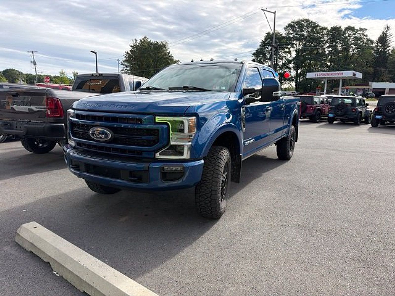 Used 2022 Ford F350 Lariat w/ Tremor Off-Road Package AWD/4WD image 3