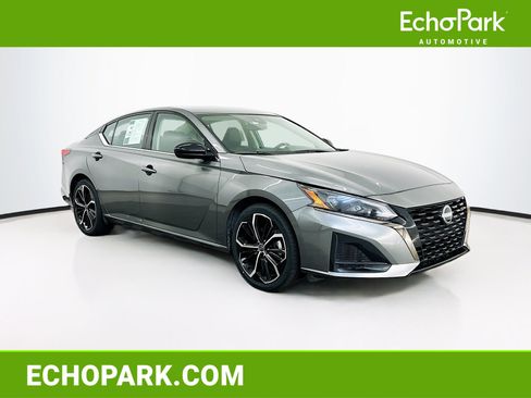 Used 2025 Nissan Altima 2.5 SR FWD image 1