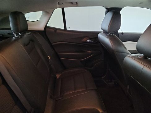 Used 2024 Chevrolet Trax LT w/ Sunroof Package FWD image 19